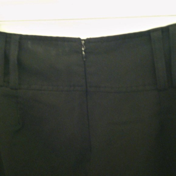 Straight Skirt w/Peplum Flounce & Wide Belt Loops - Picture 4 of 4